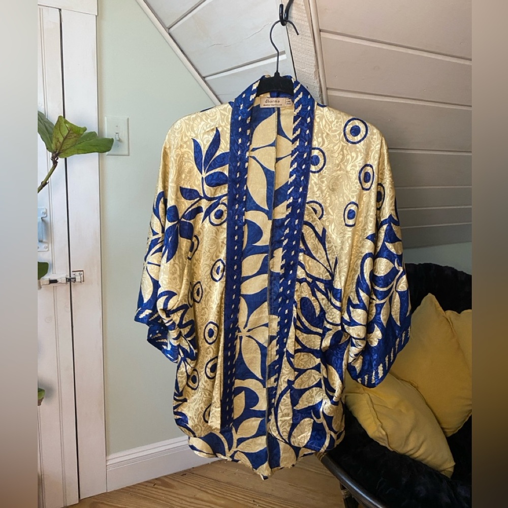 Dharma Imports 70% Silk Top One Size Blue Gold